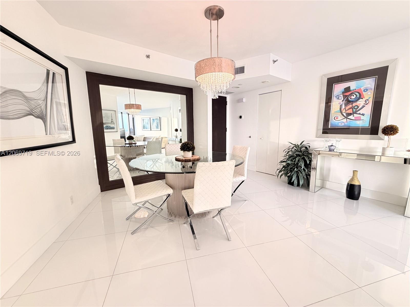 1000 W Island Boulevard