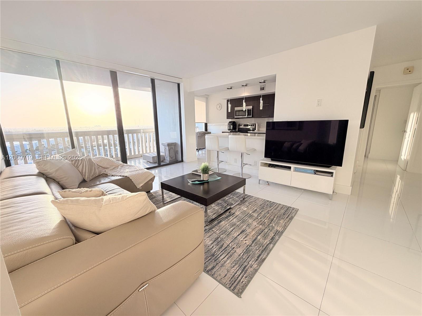 1000 W Island Boulevard