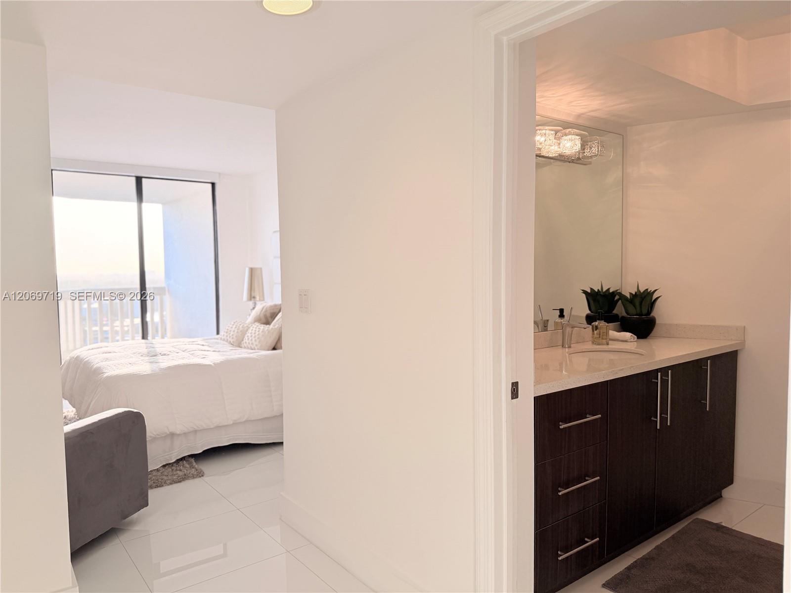 1000 W Island Boulevard
