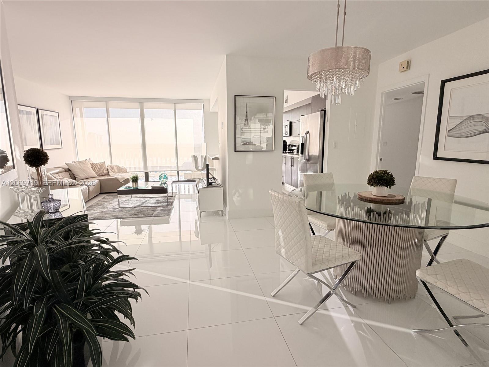 1000 W Island Boulevard