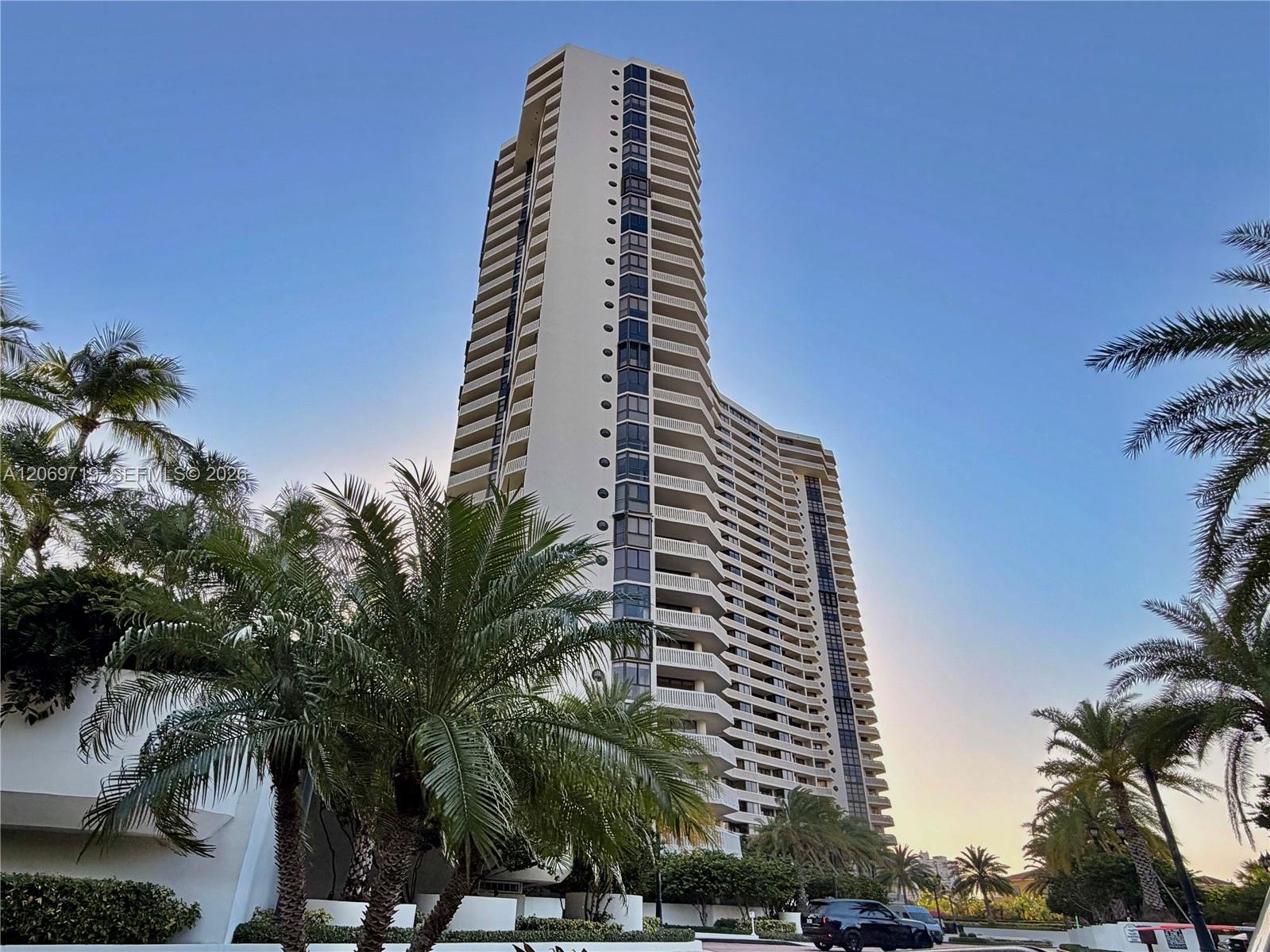 1000 W Island Boulevard