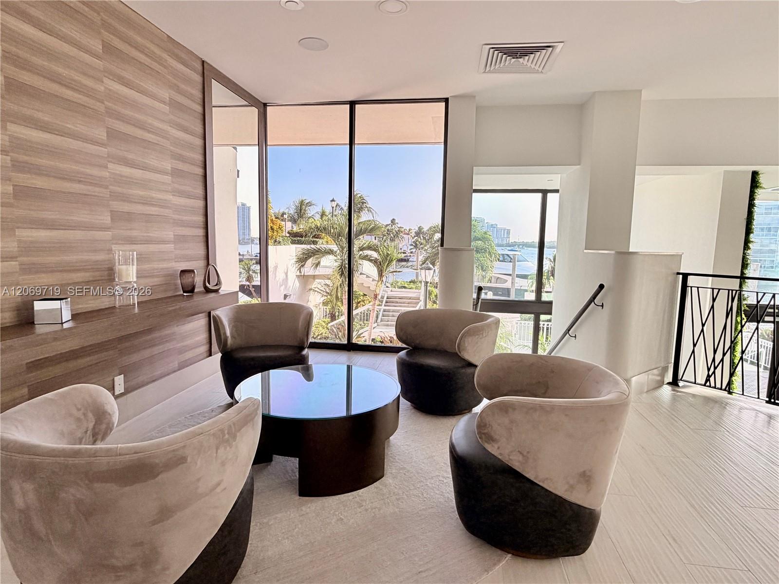 1000 W Island Boulevard