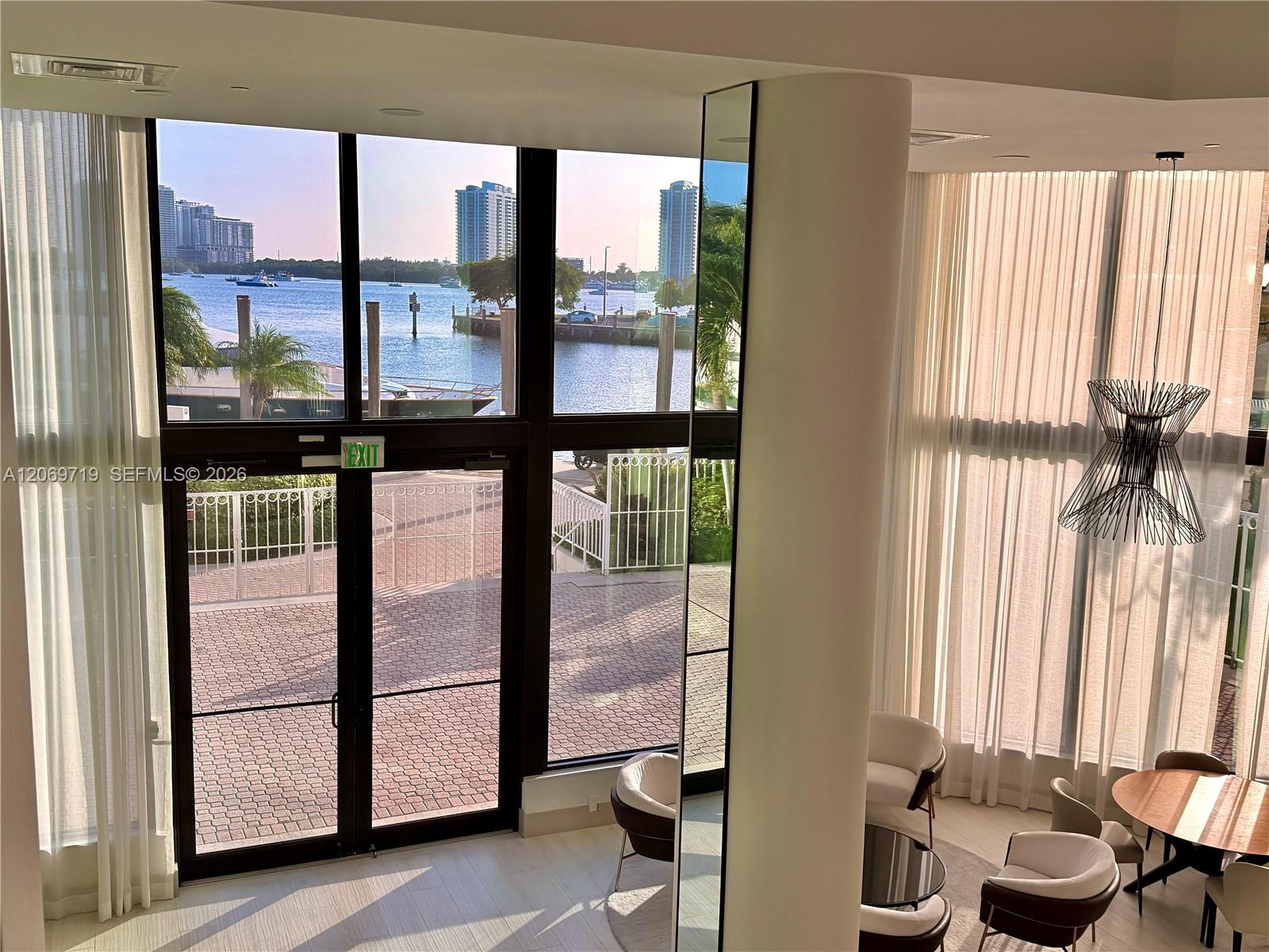 1000 W Island Boulevard