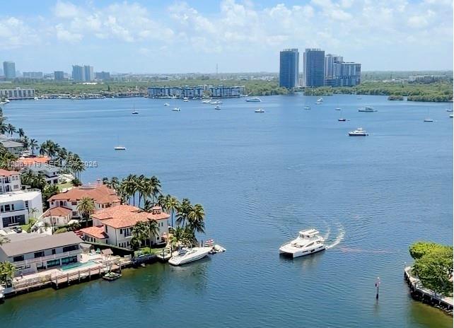 1000 W Island Boulevard