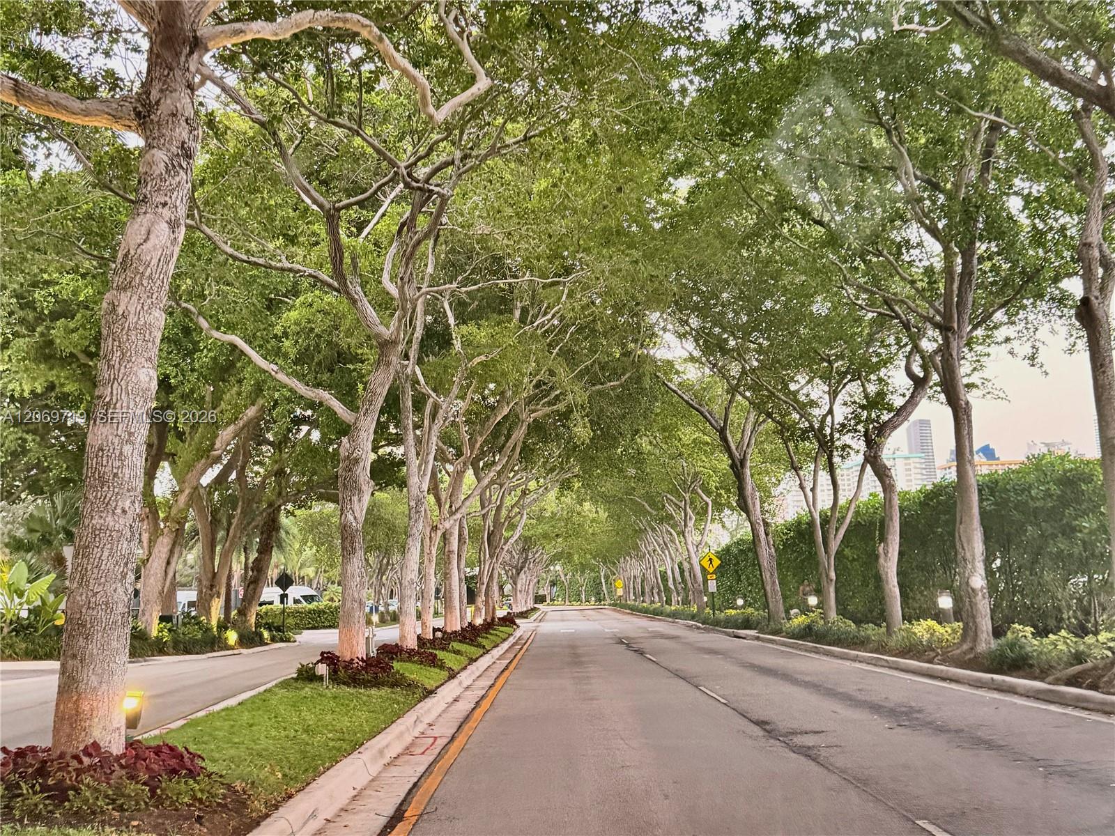 1000 W Island Boulevard