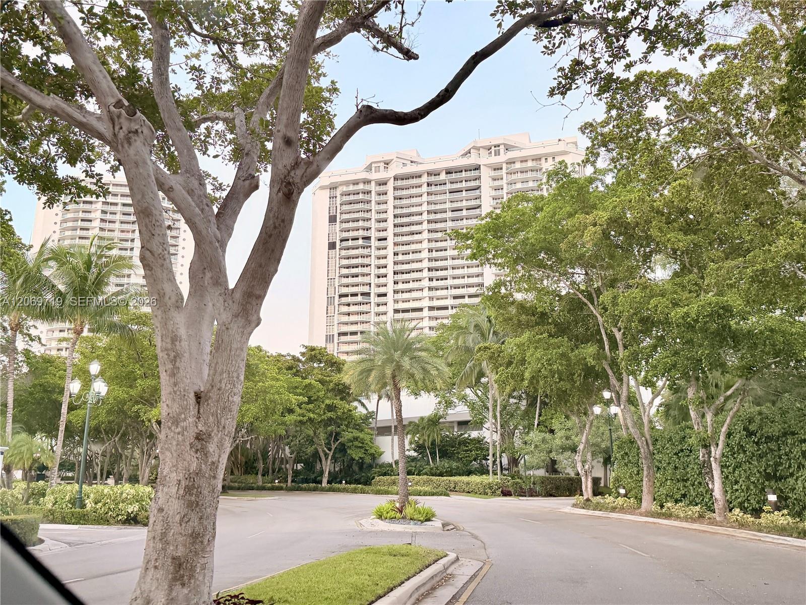 1000 W Island Boulevard