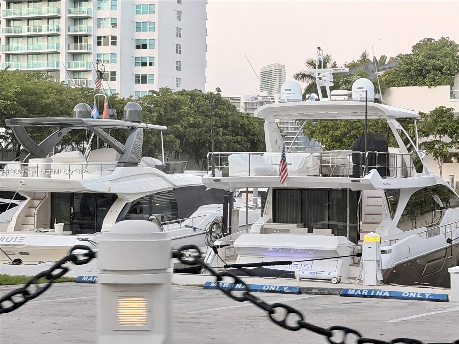 1000 W Island Boulevard