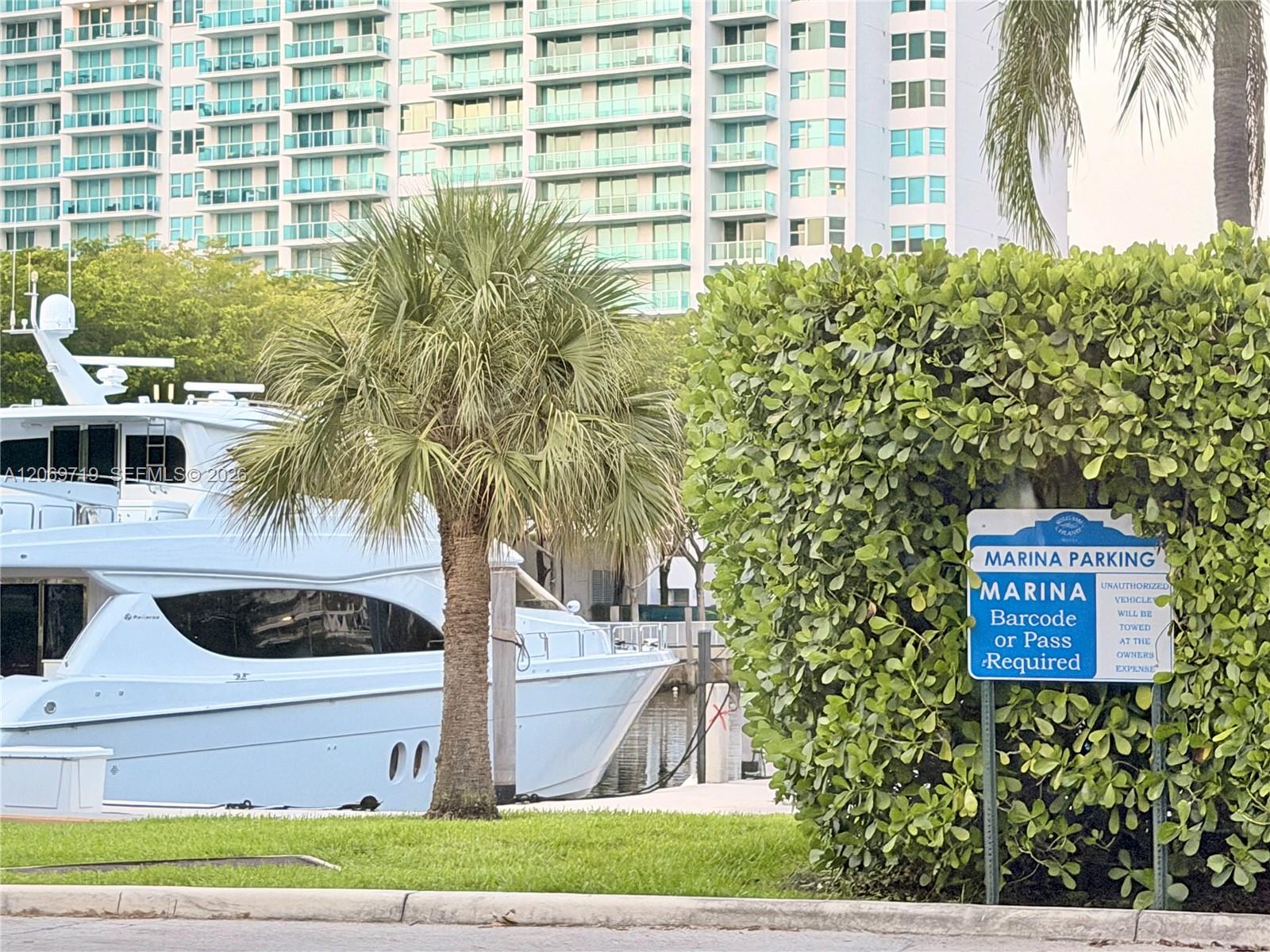 1000 W Island Boulevard