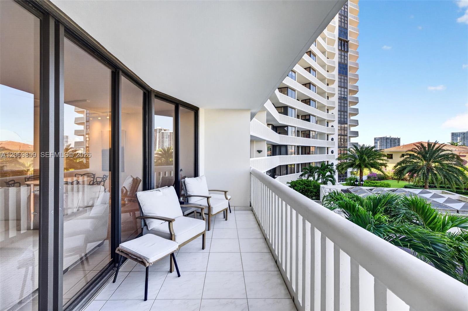 1000 Island Boulevard