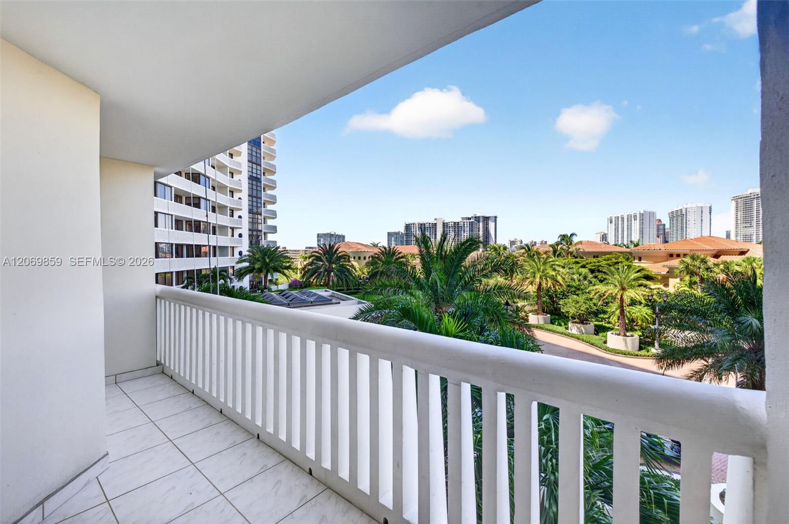 1000 Island Boulevard
