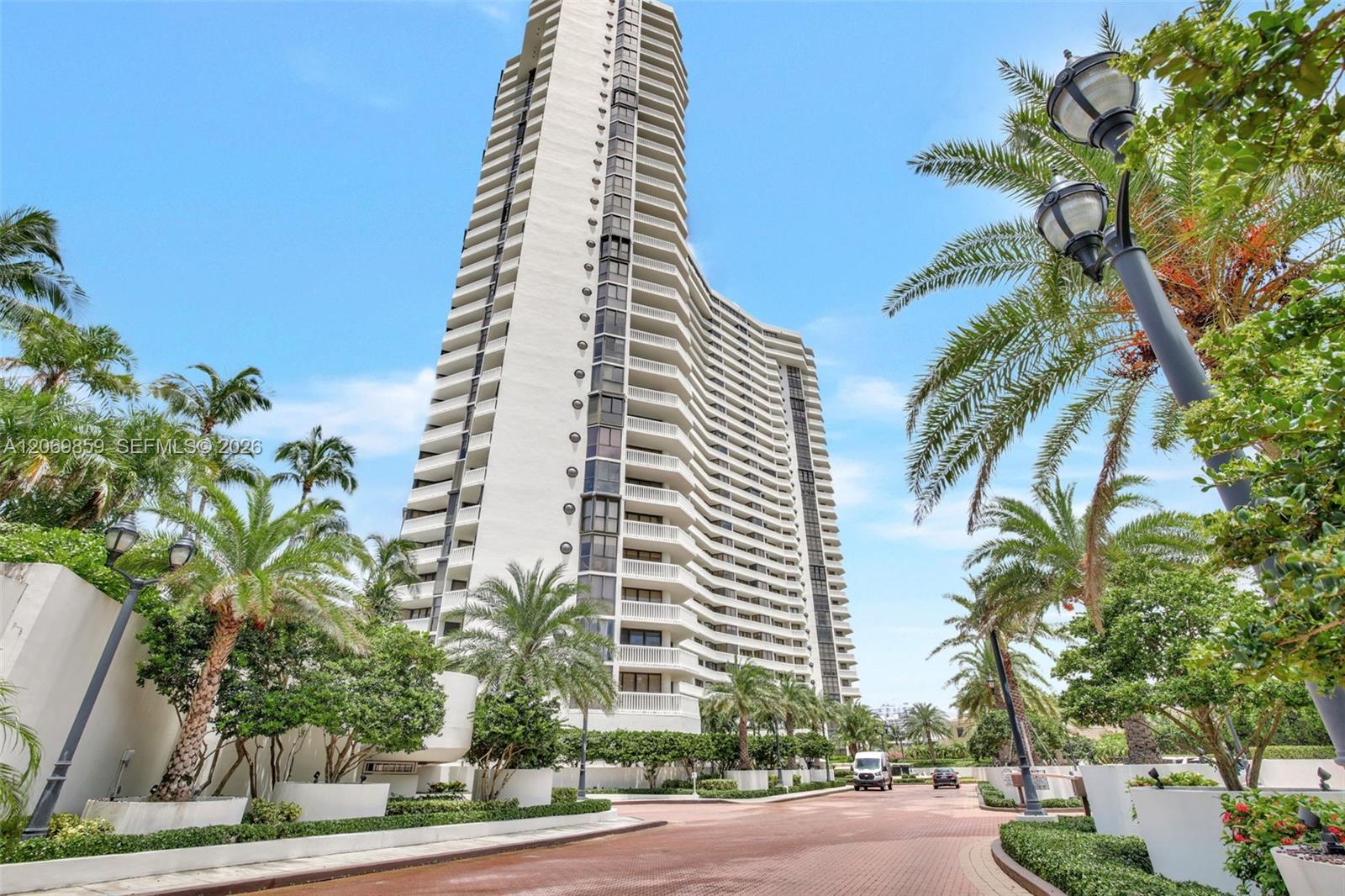 1000 Island Boulevard