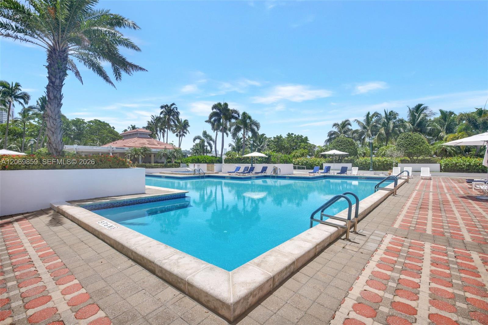 1000 Island Boulevard
