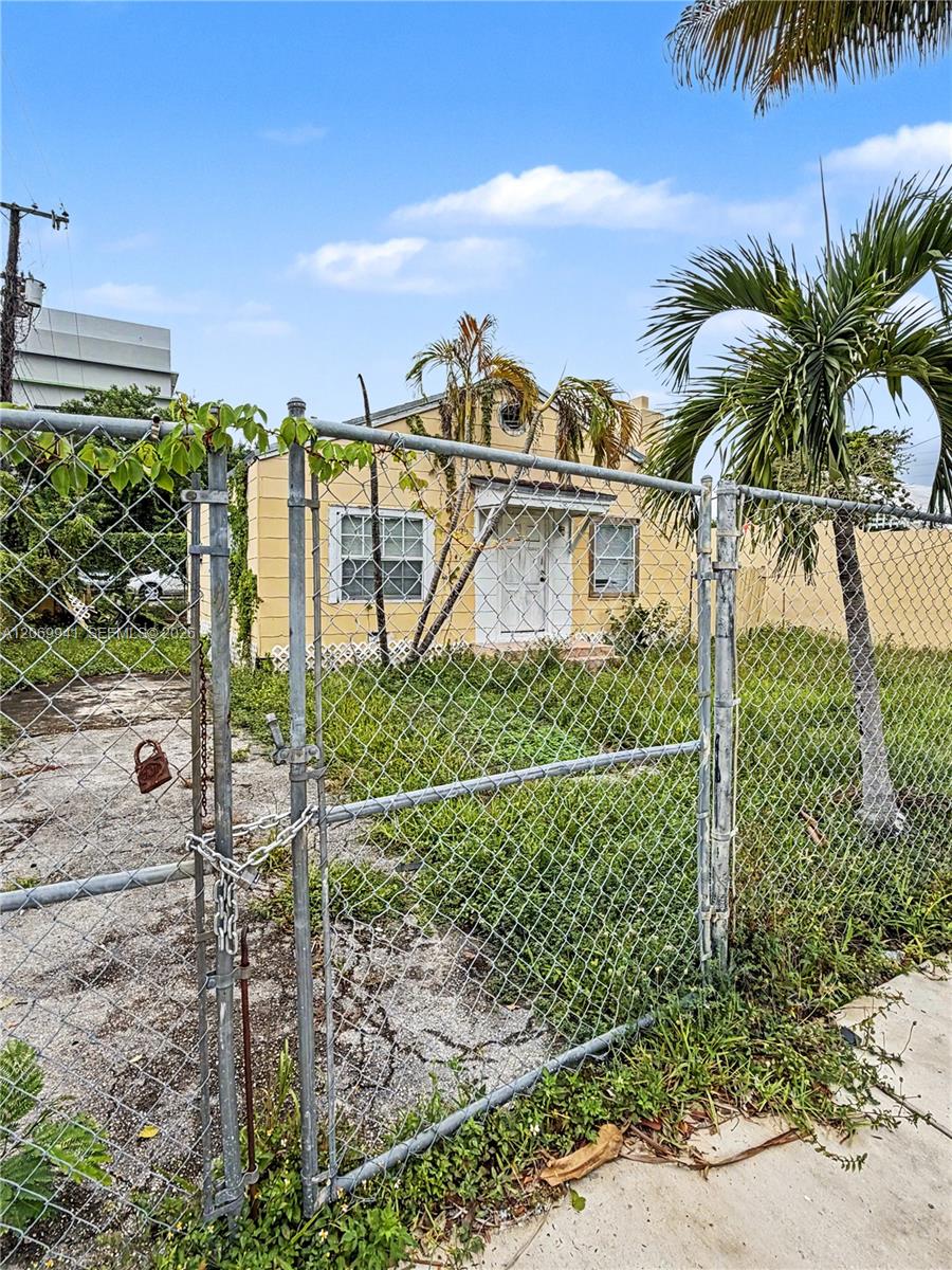 2728 NW 3rd Street