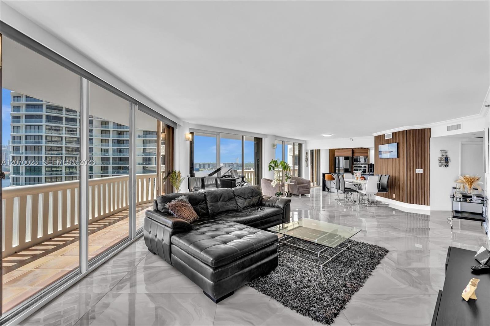 3000 Island Boulevard