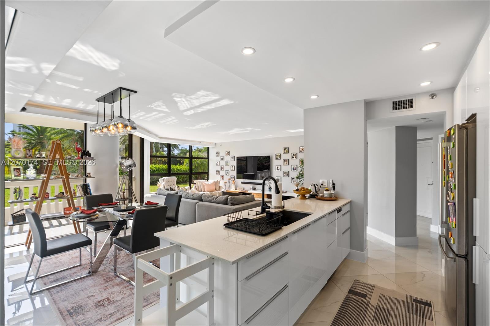 1000 W Island Boulevard