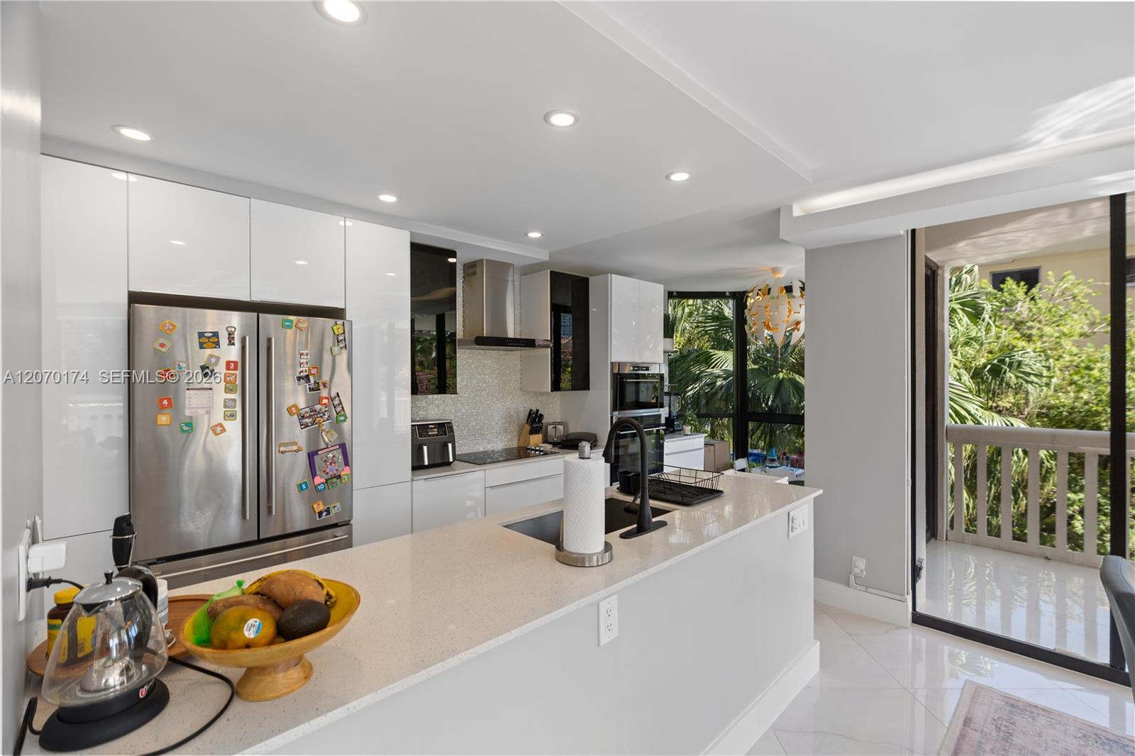 1000 W Island Boulevard