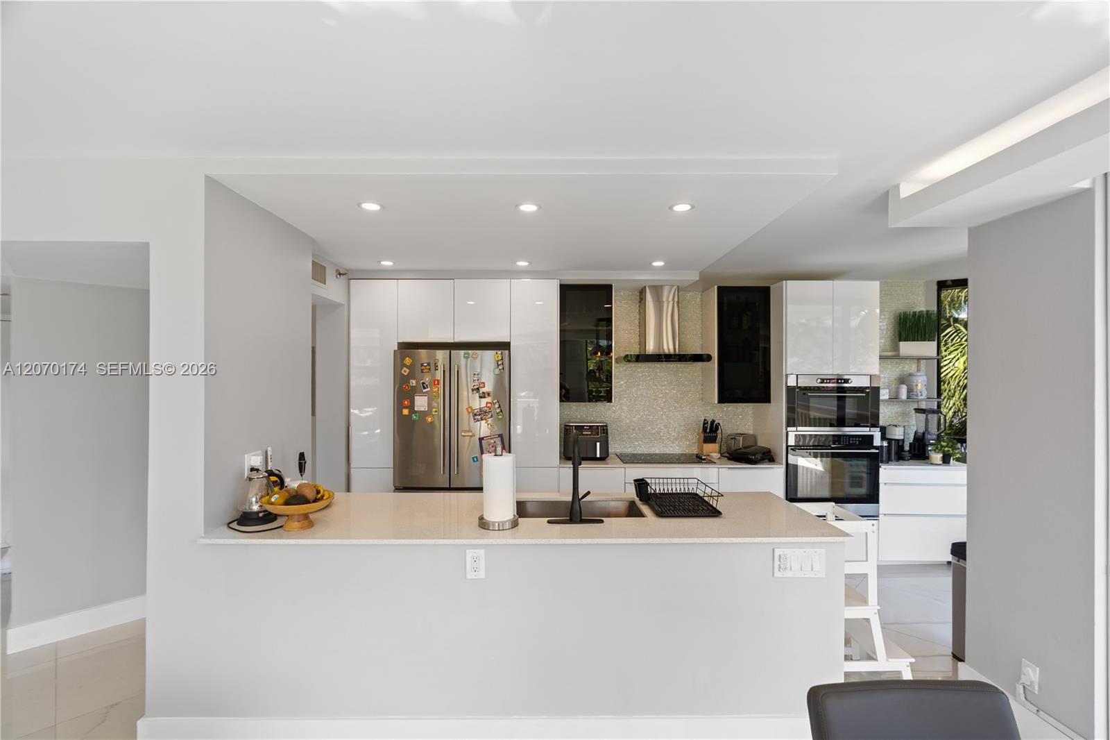 1000 W Island Boulevard