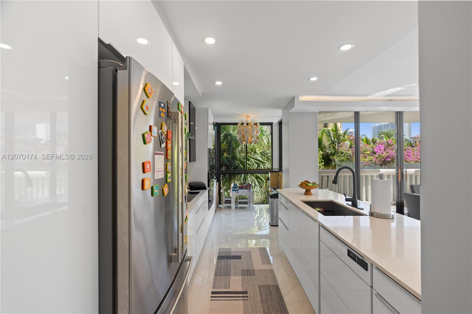 1000 W Island Boulevard