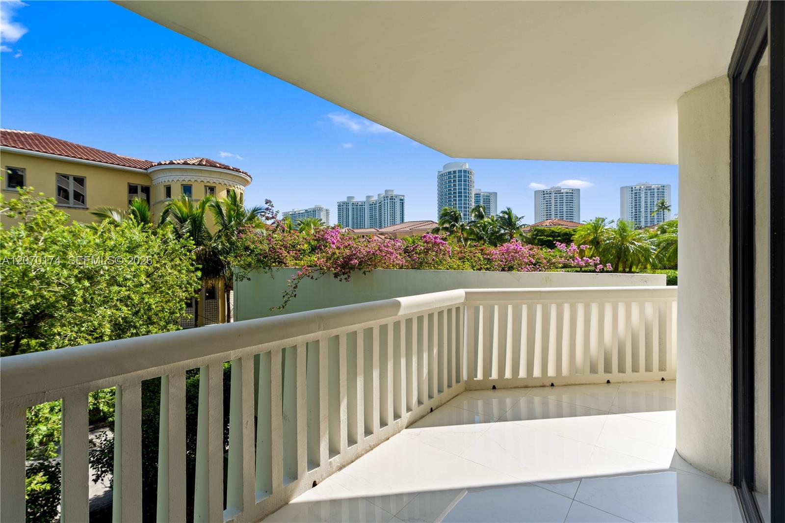 1000 W Island Boulevard