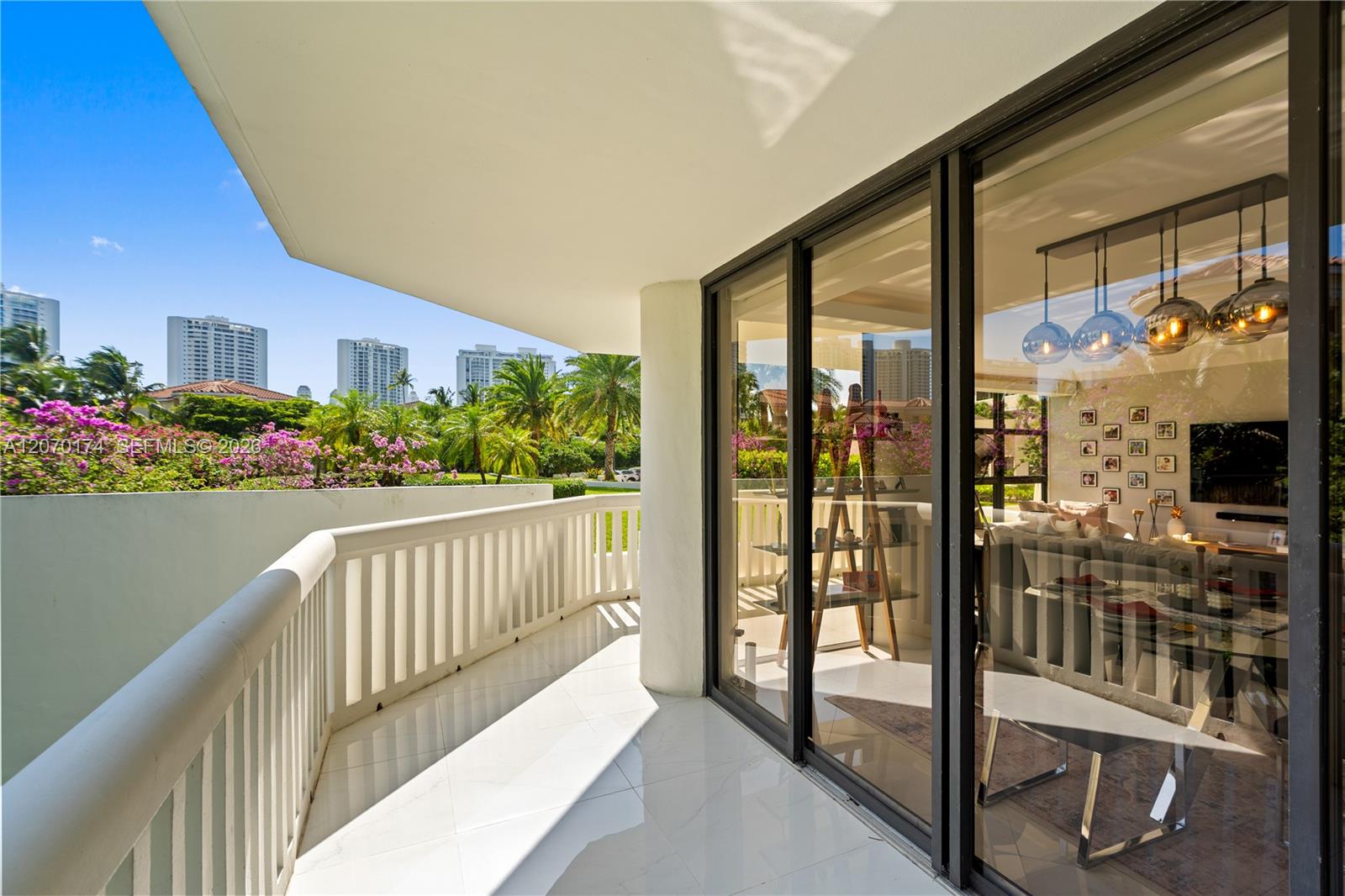 1000 W Island Boulevard
