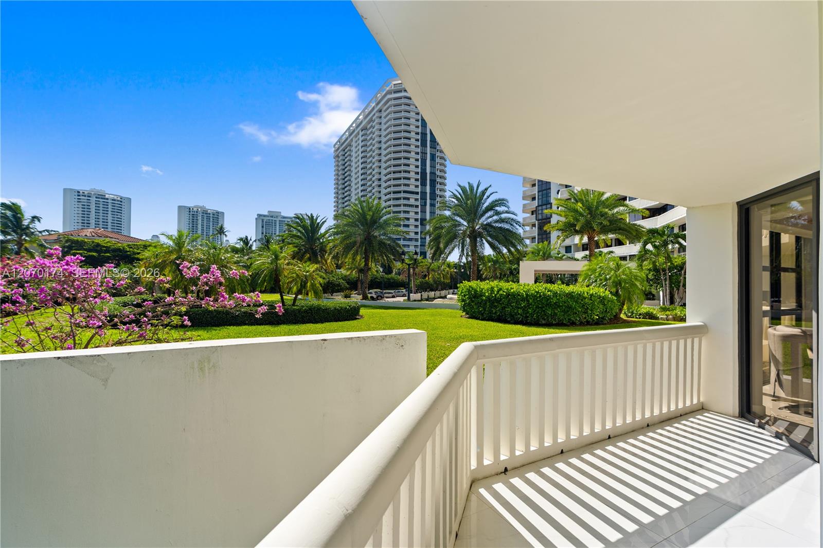 1000 W Island Boulevard