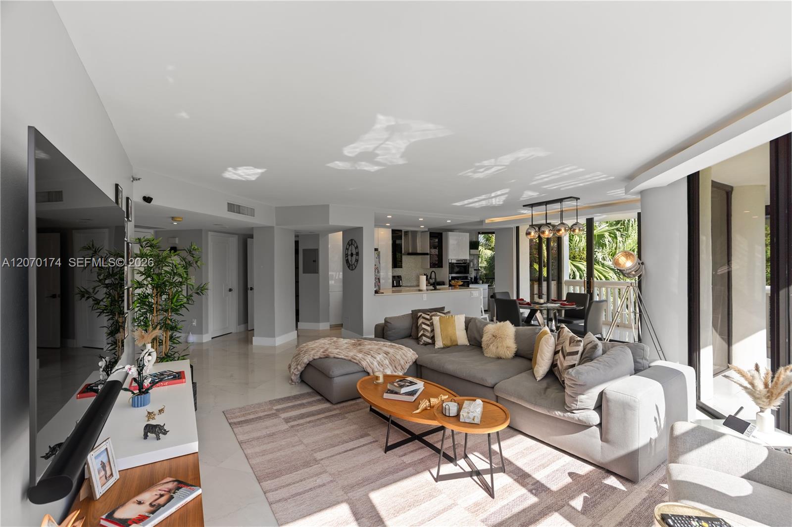 1000 W Island Boulevard