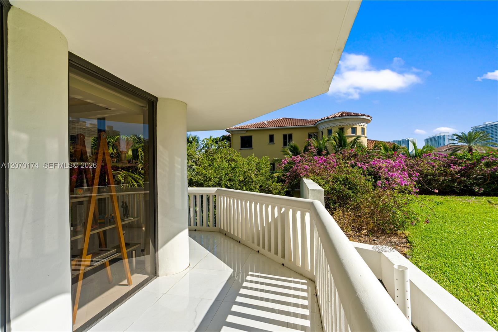 1000 W Island Boulevard