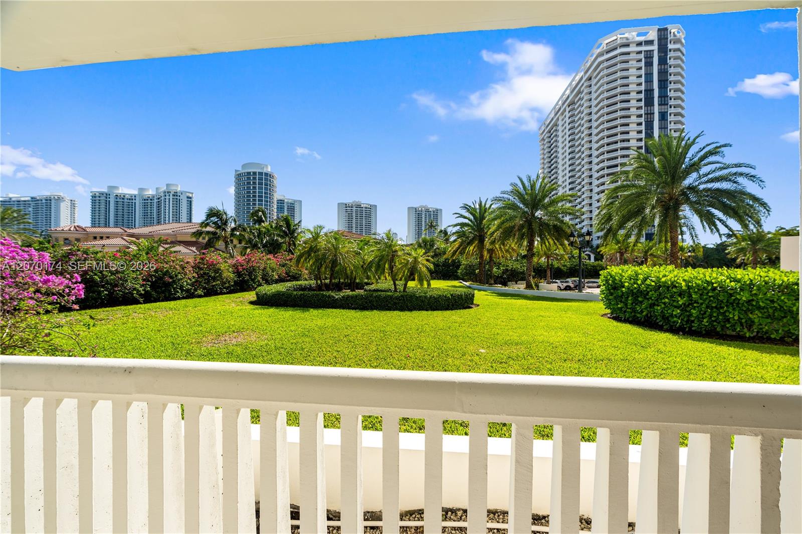 1000 W Island Boulevard