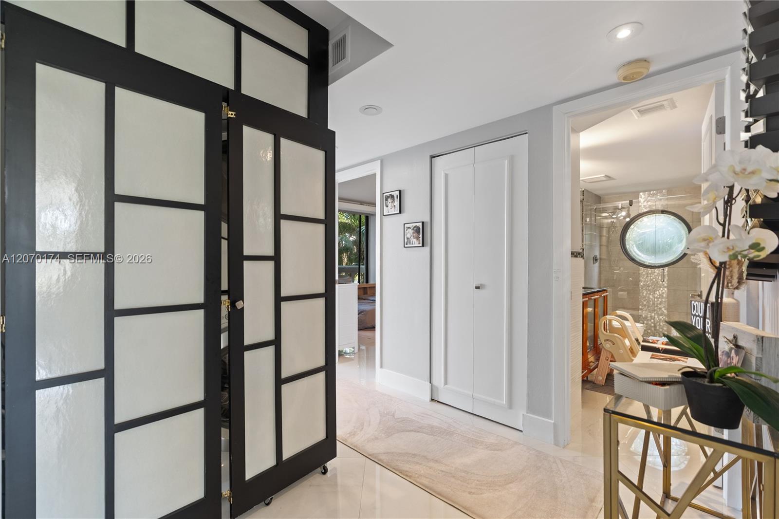 1000 W Island Boulevard