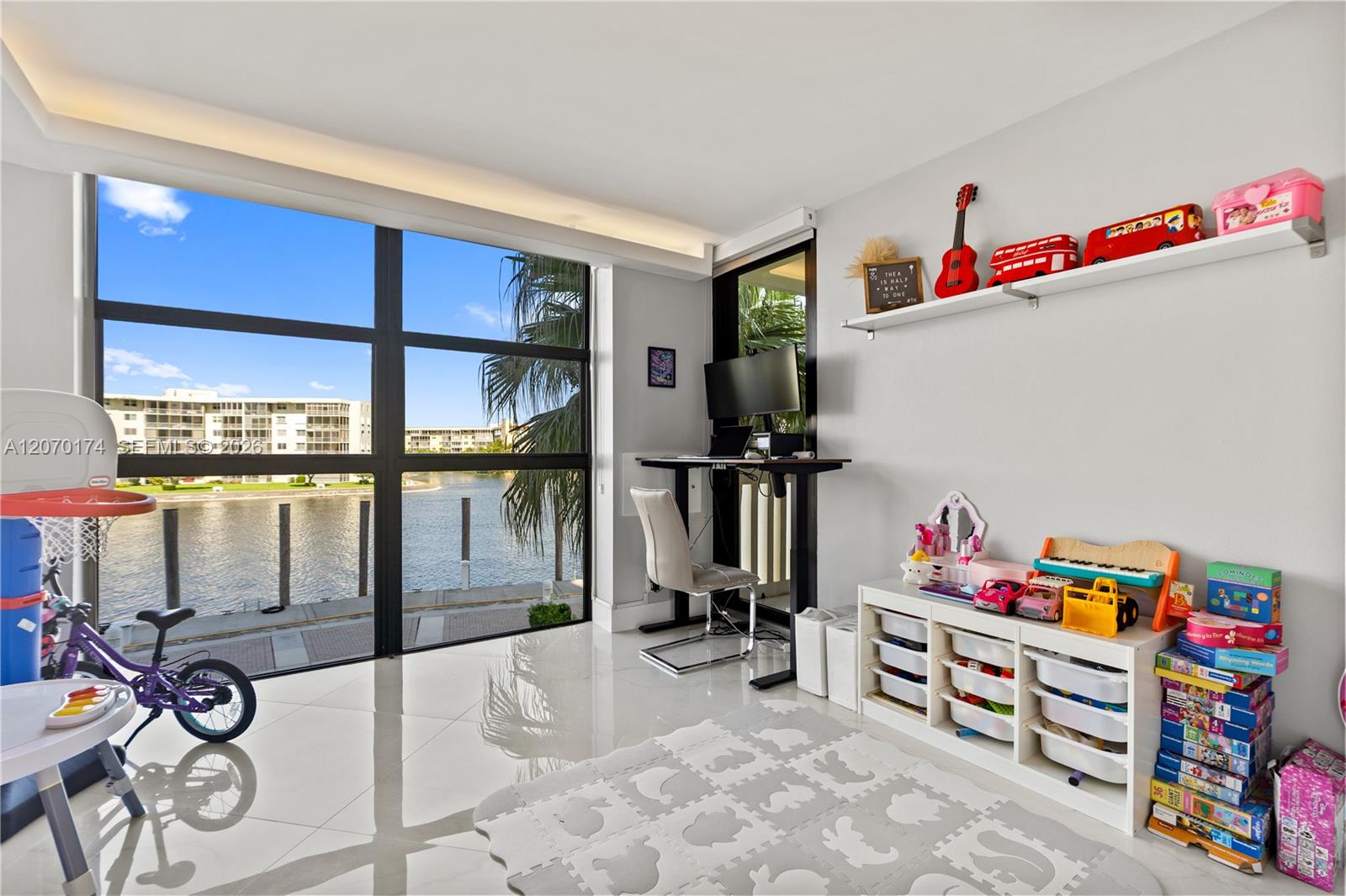 1000 W Island Boulevard