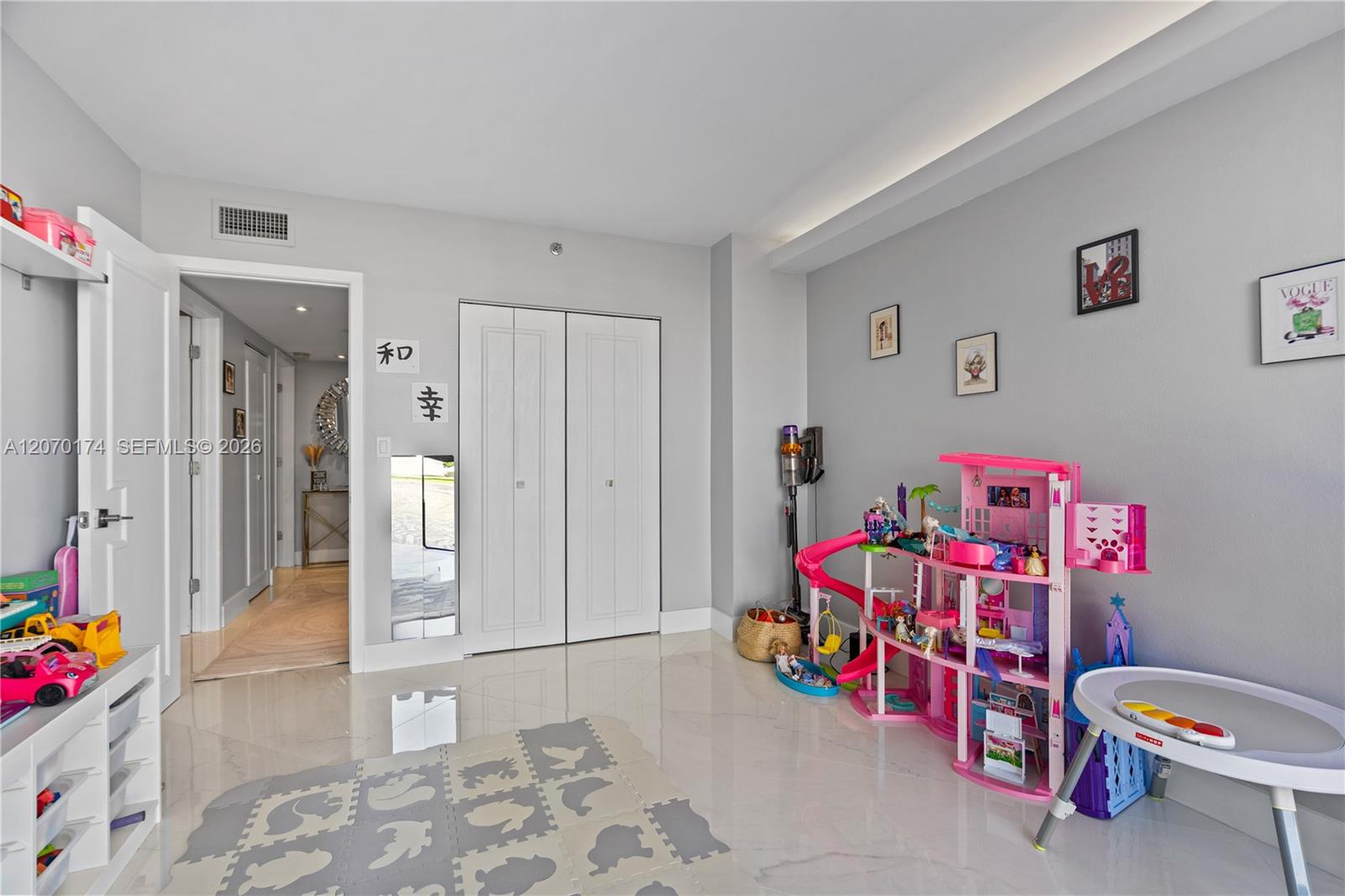 1000 W Island Boulevard
