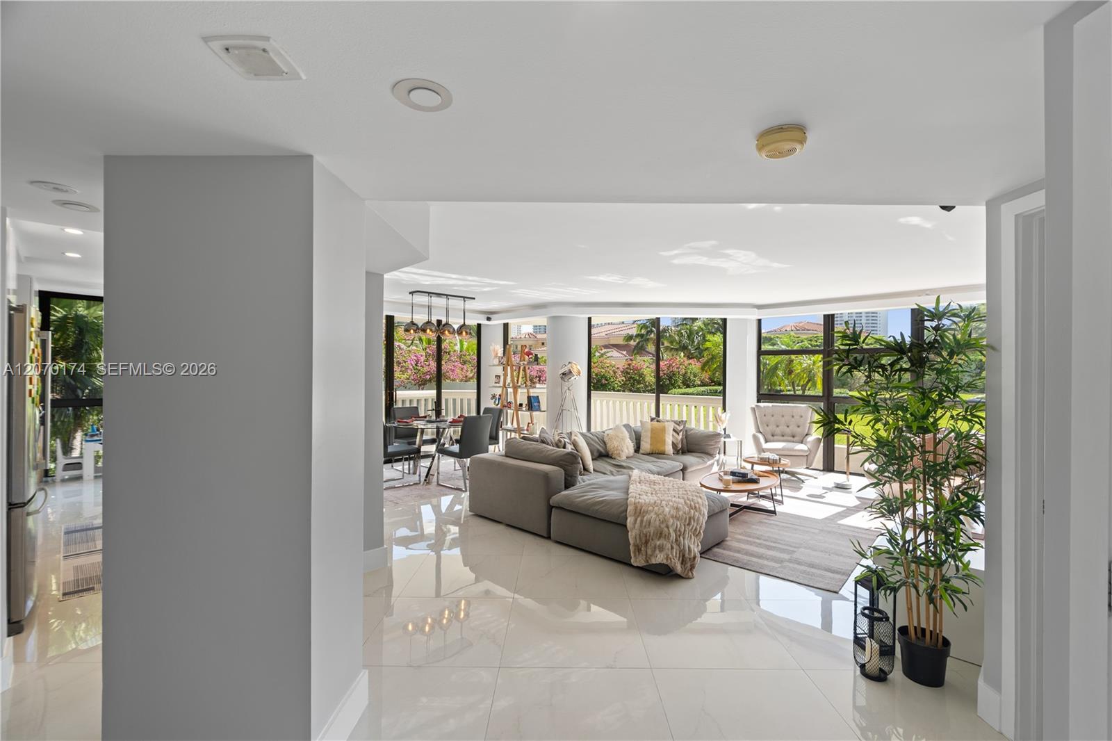 1000 W Island Boulevard