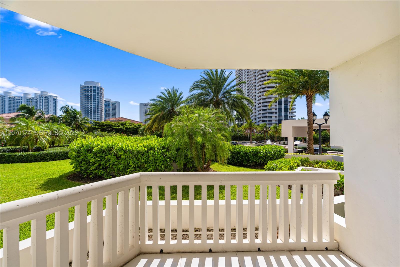 1000 W Island Boulevard