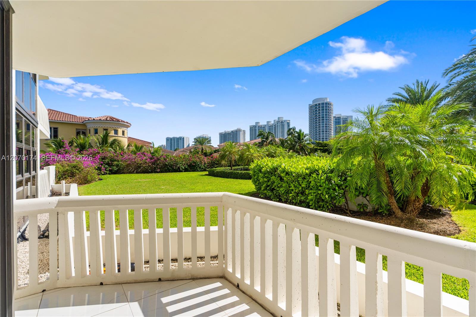 1000 W Island Boulevard