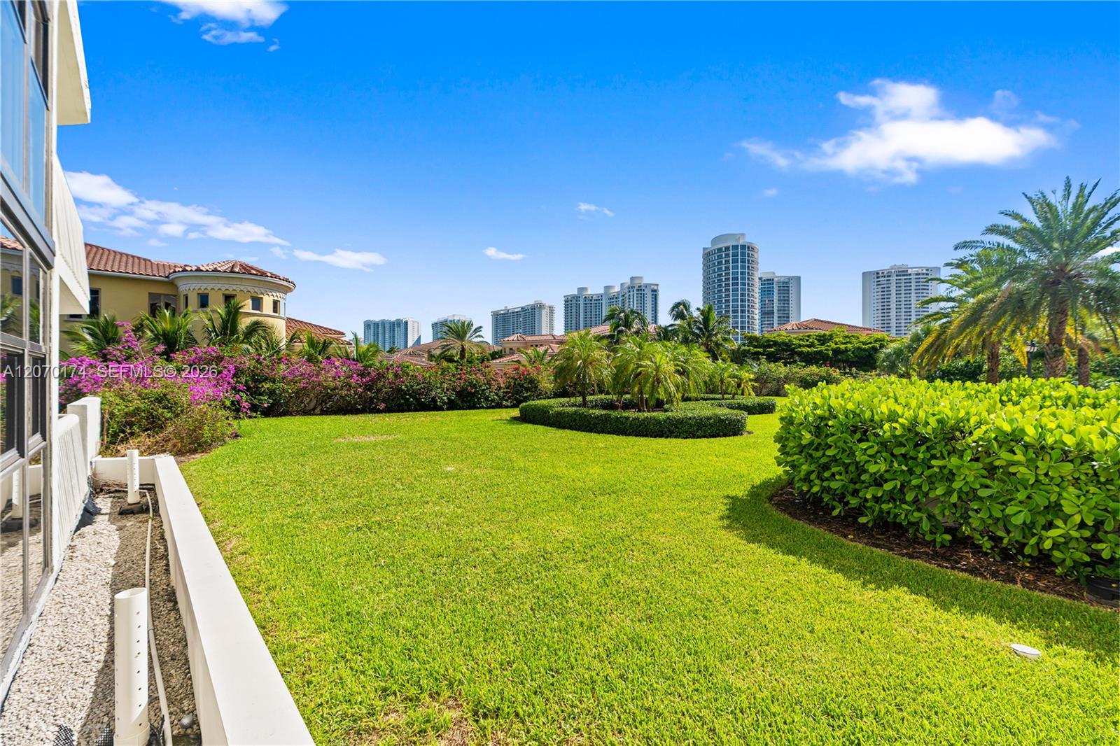 1000 W Island Boulevard