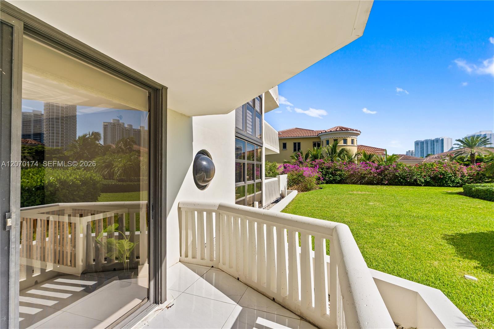 1000 W Island Boulevard