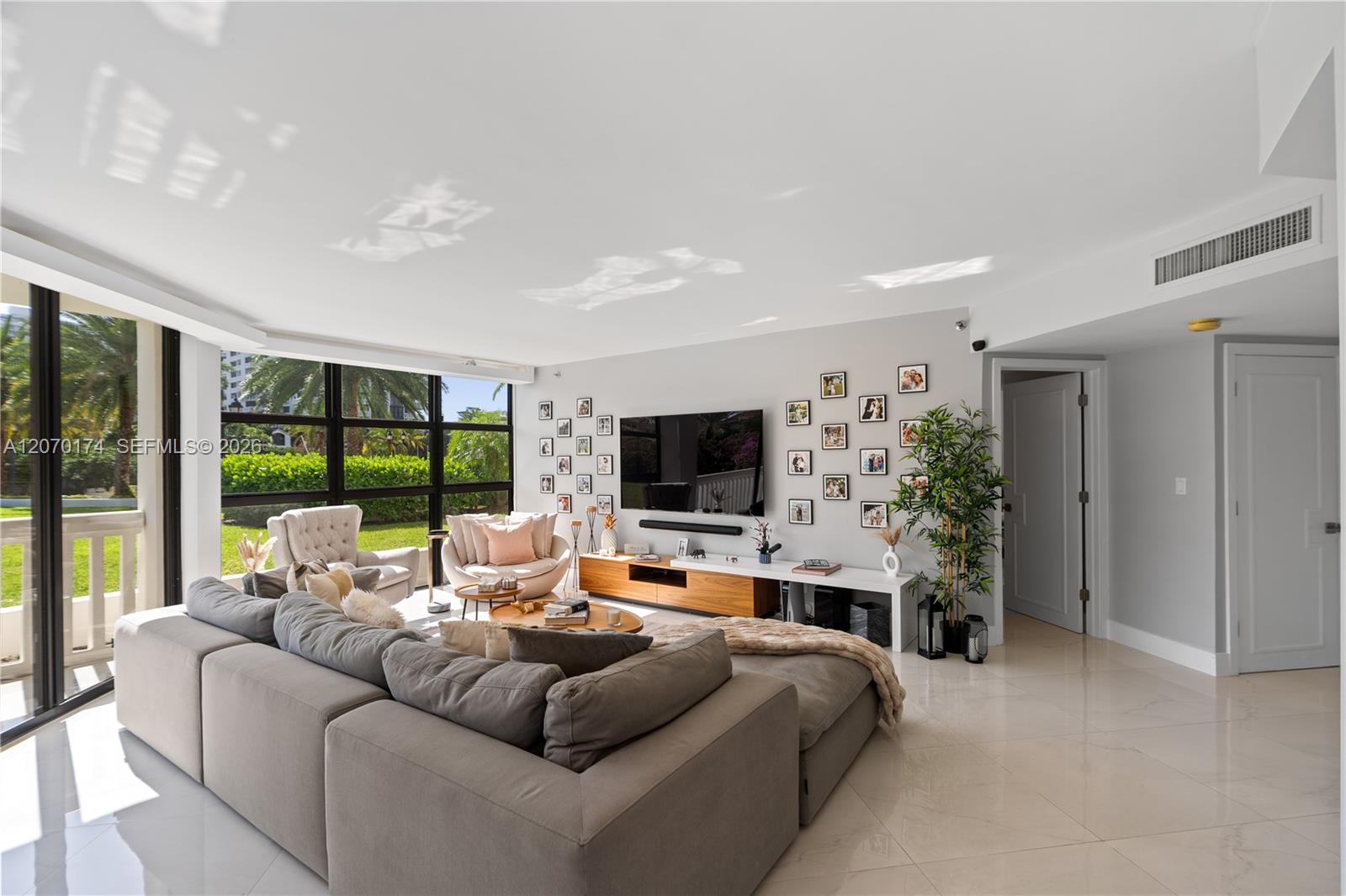 1000 W Island Boulevard
