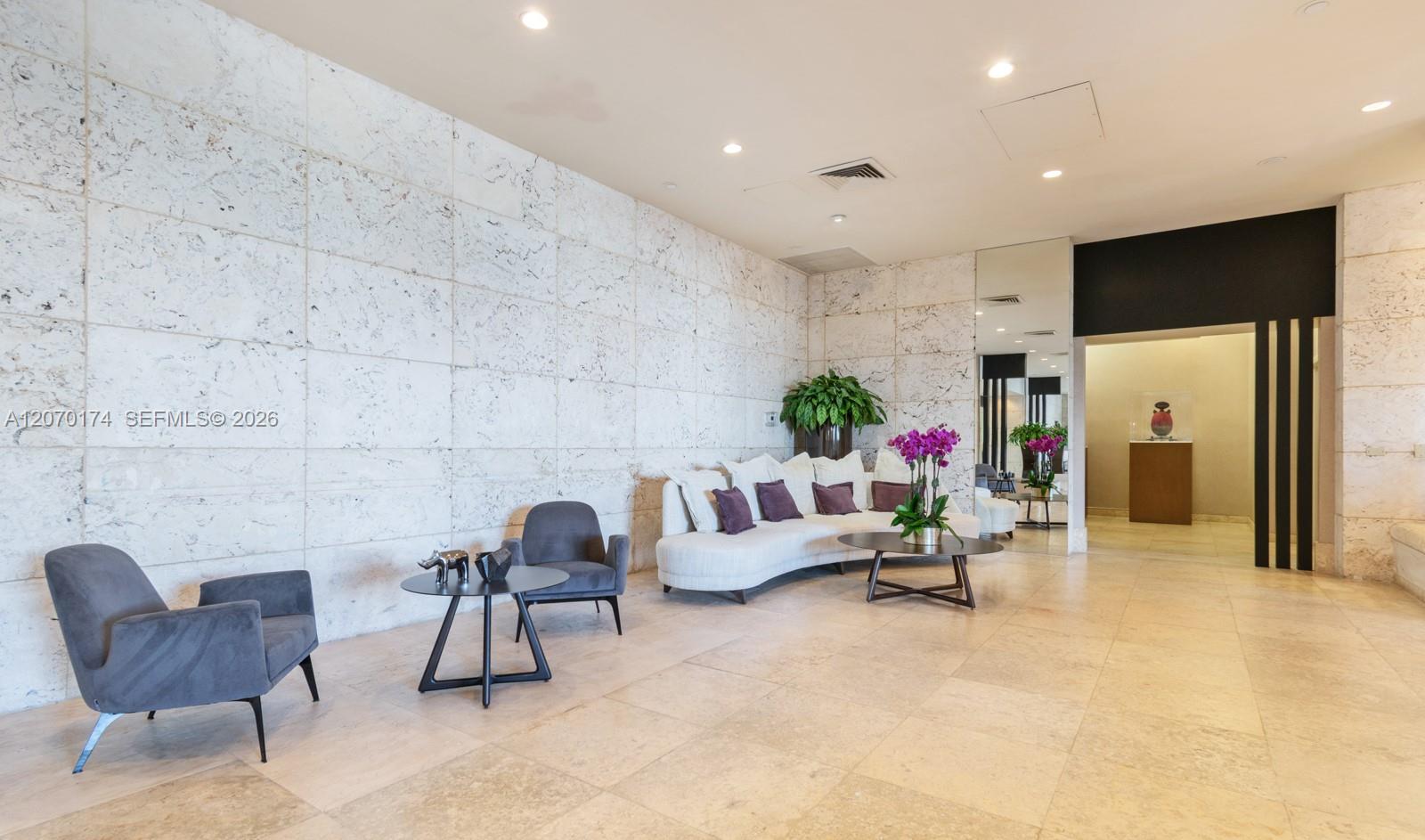 1000 W Island Boulevard