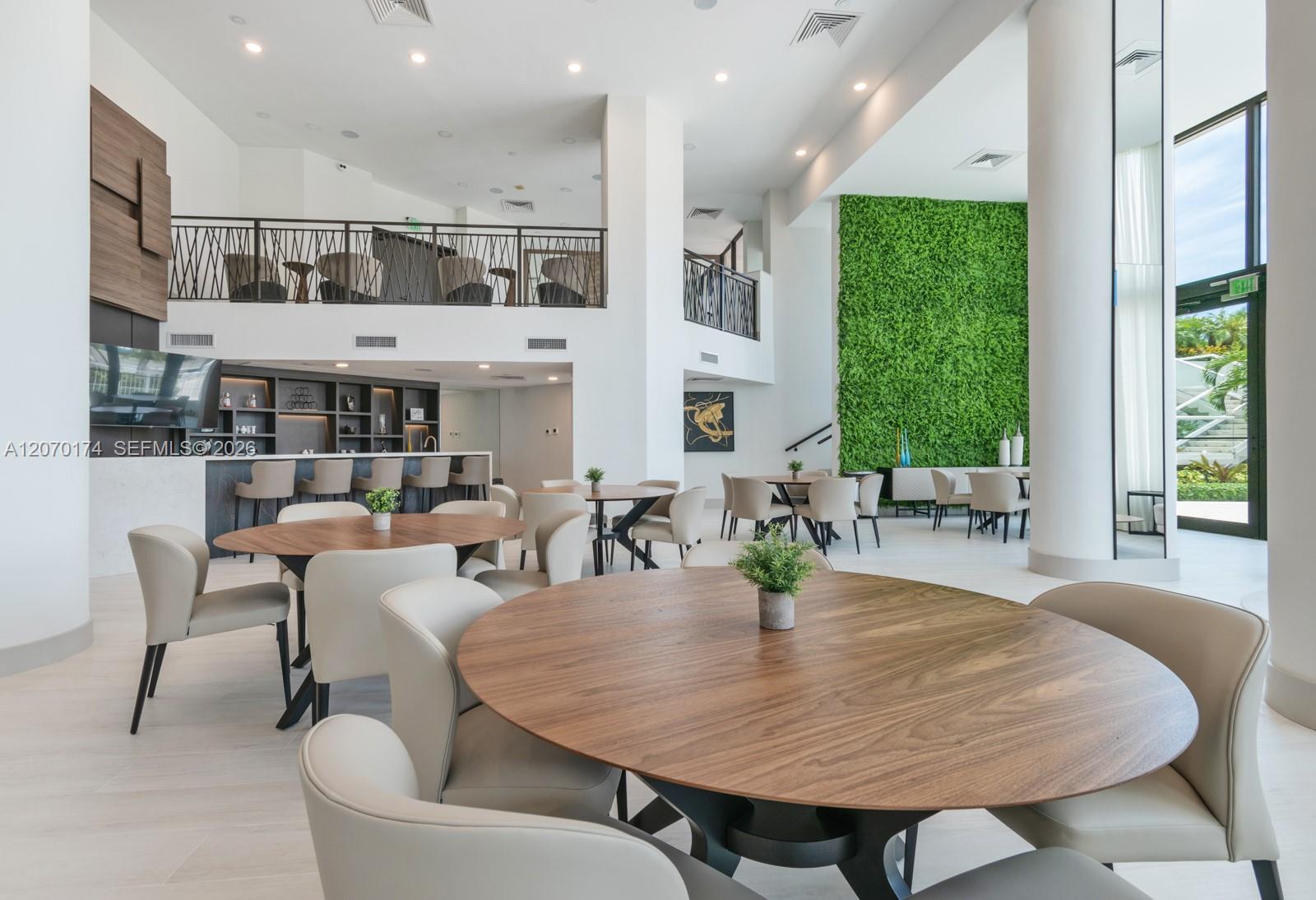 1000 W Island Boulevard