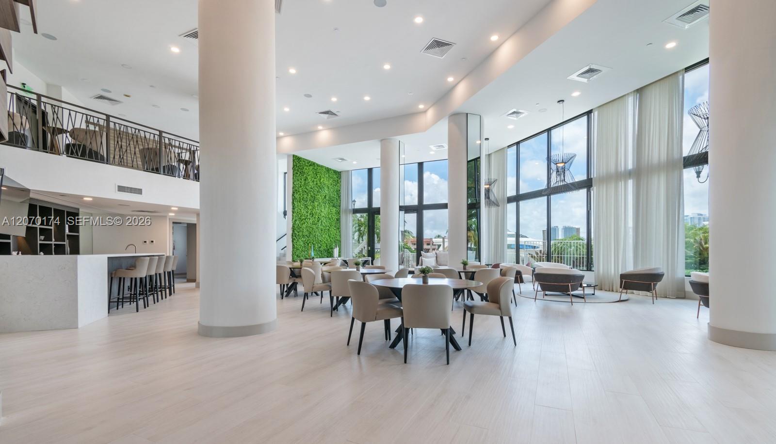 1000 W Island Boulevard