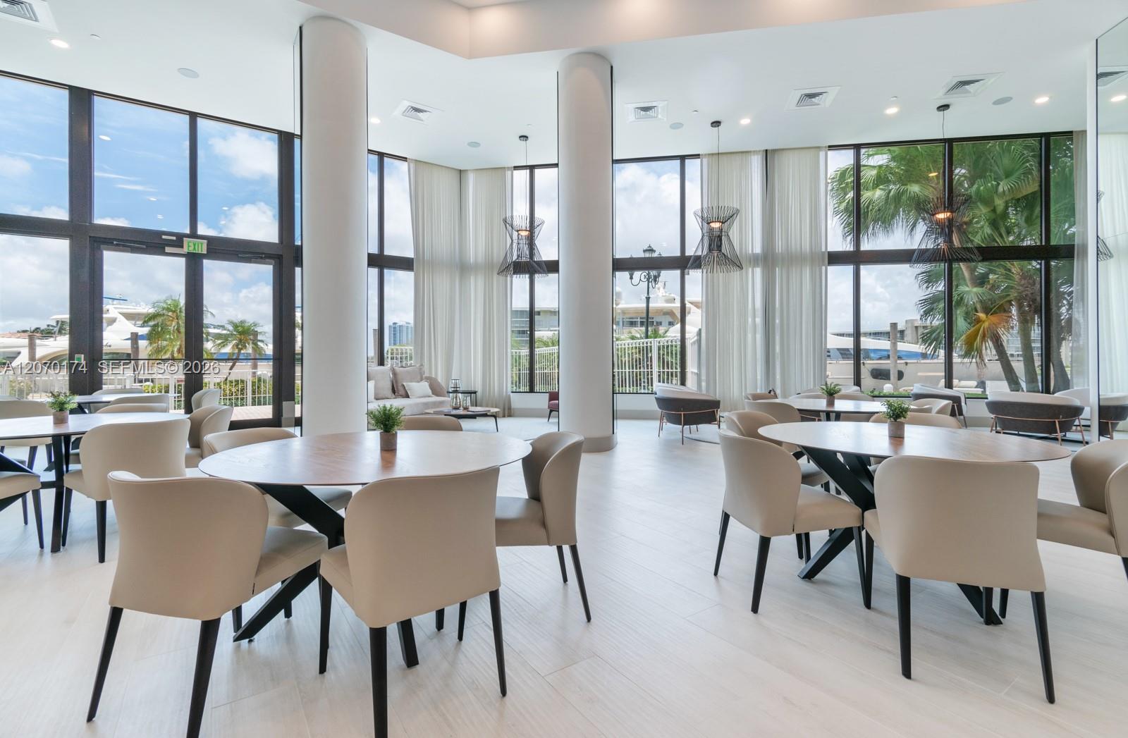 1000 W Island Boulevard
