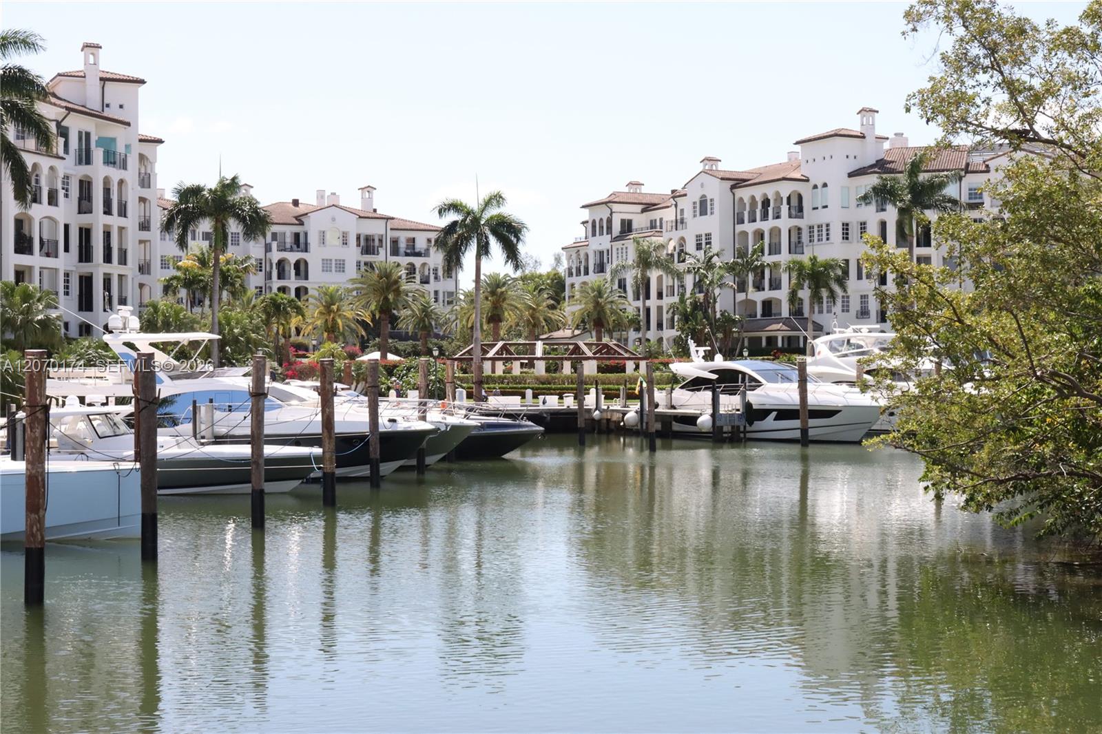 1000 W Island Boulevard