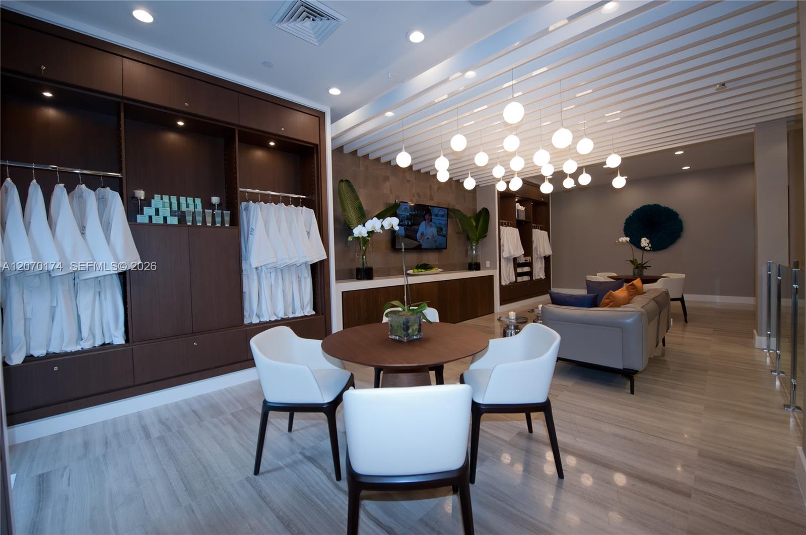 1000 W Island Boulevard