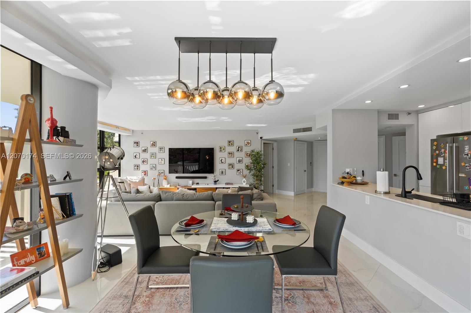 1000 W Island Boulevard