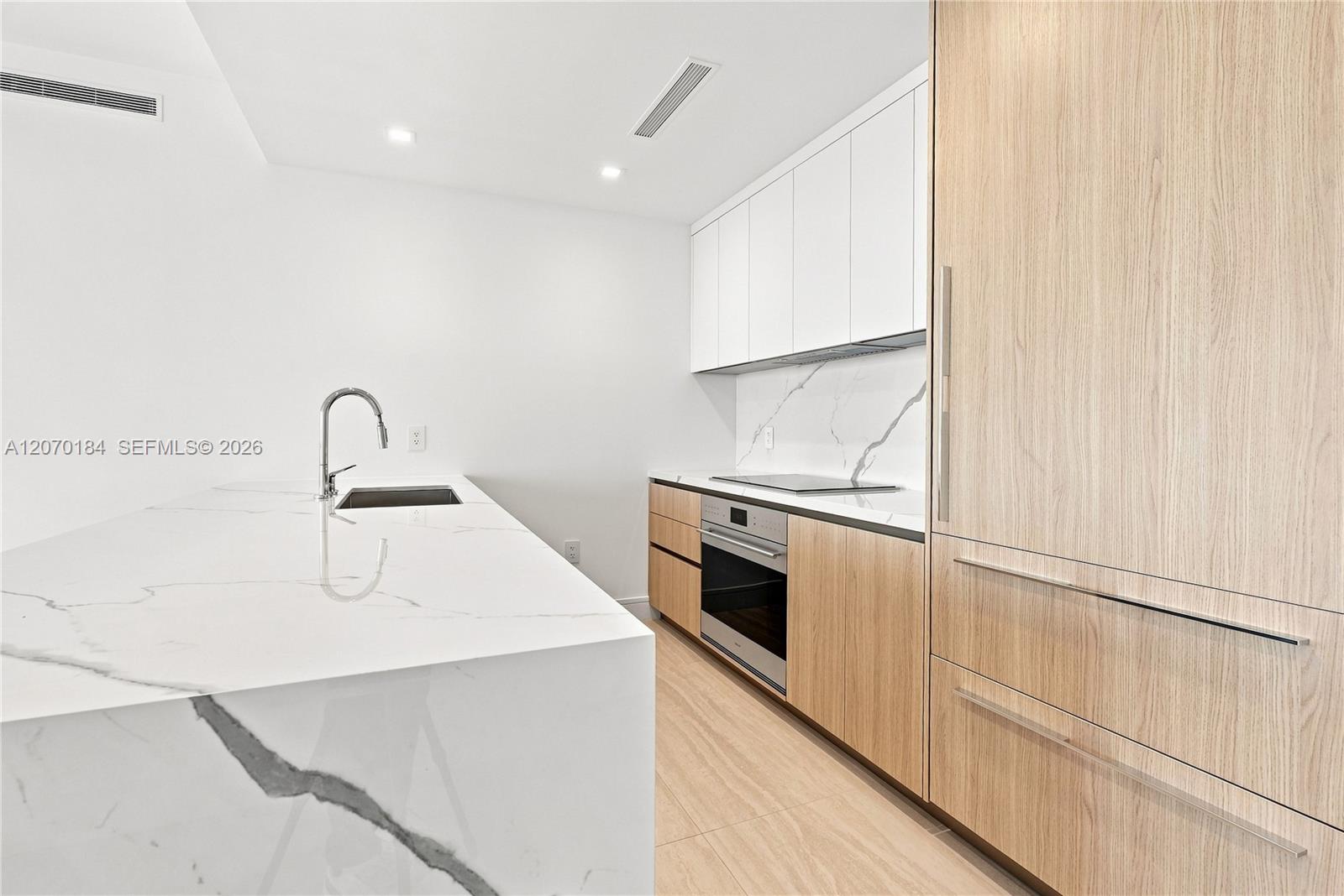 2411 Laguna Circle