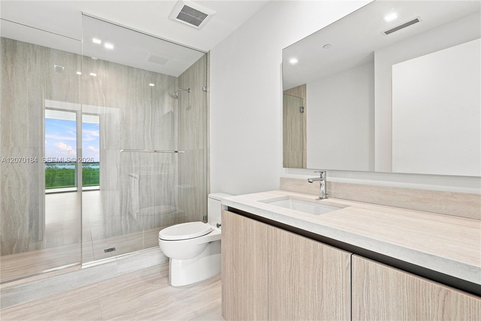 2411 Laguna Circle