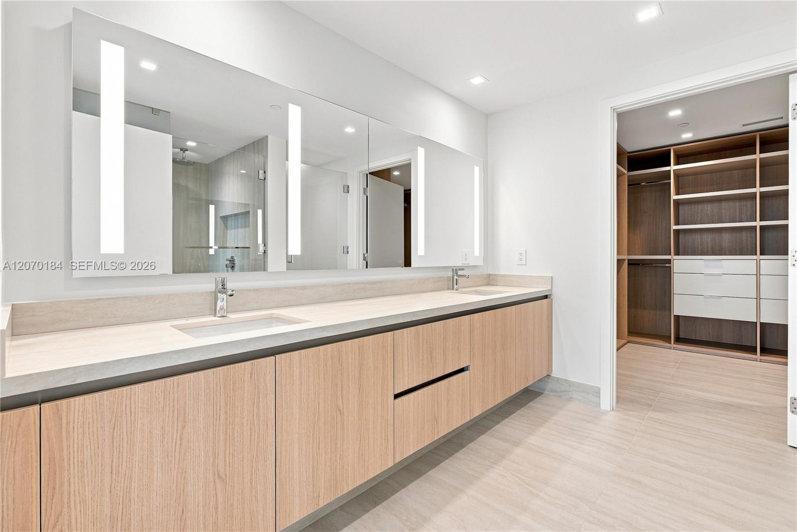 2411 Laguna Circle
