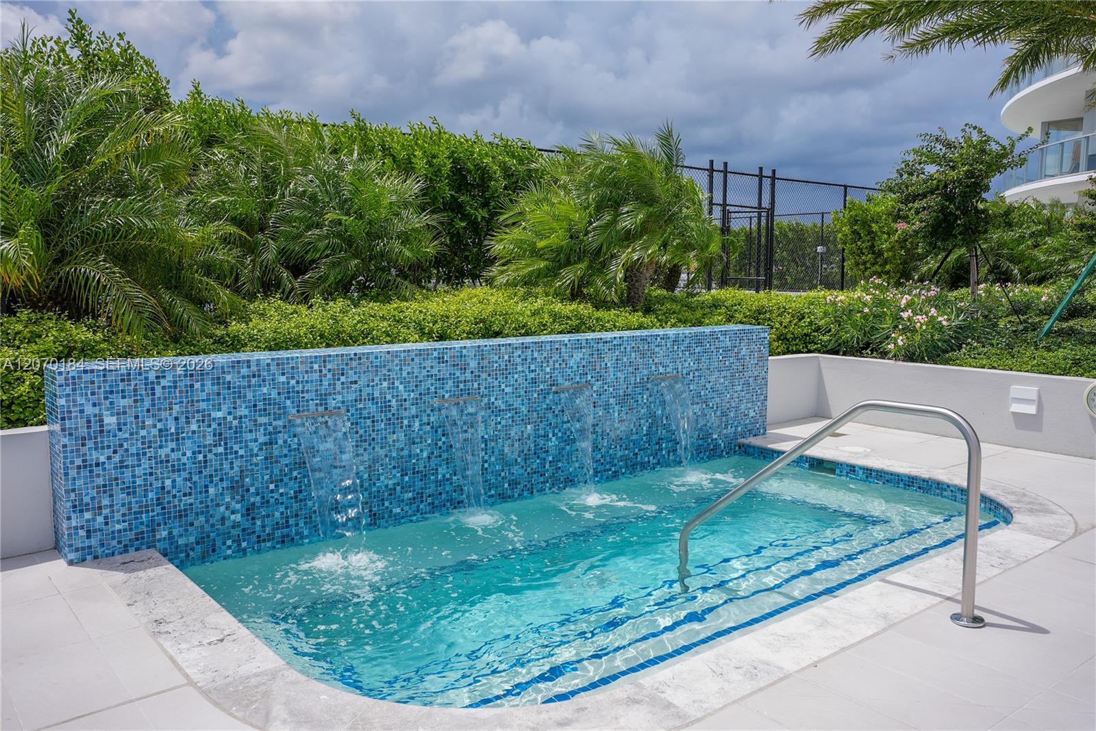 2411 Laguna Circle