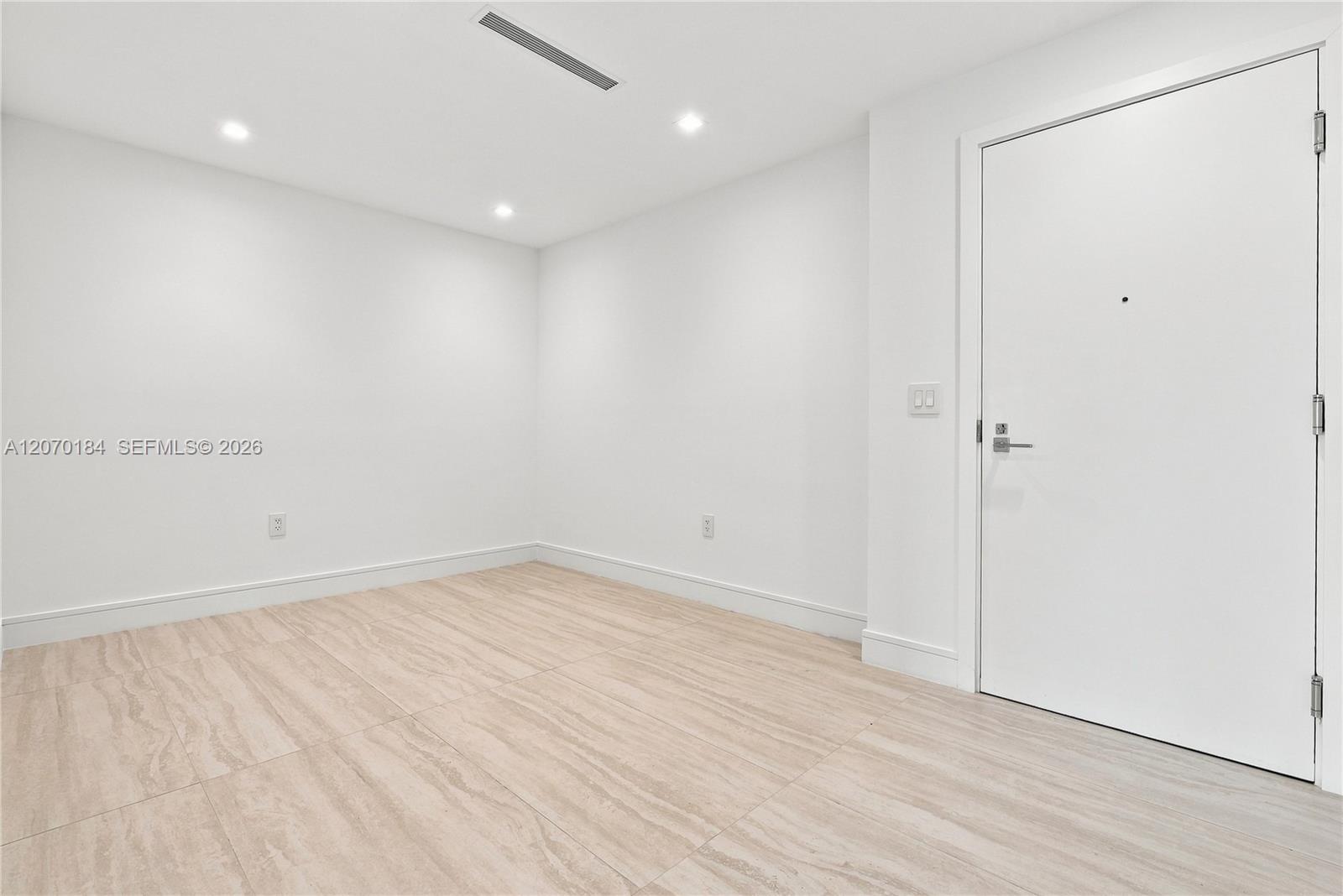 2411 Laguna Circle