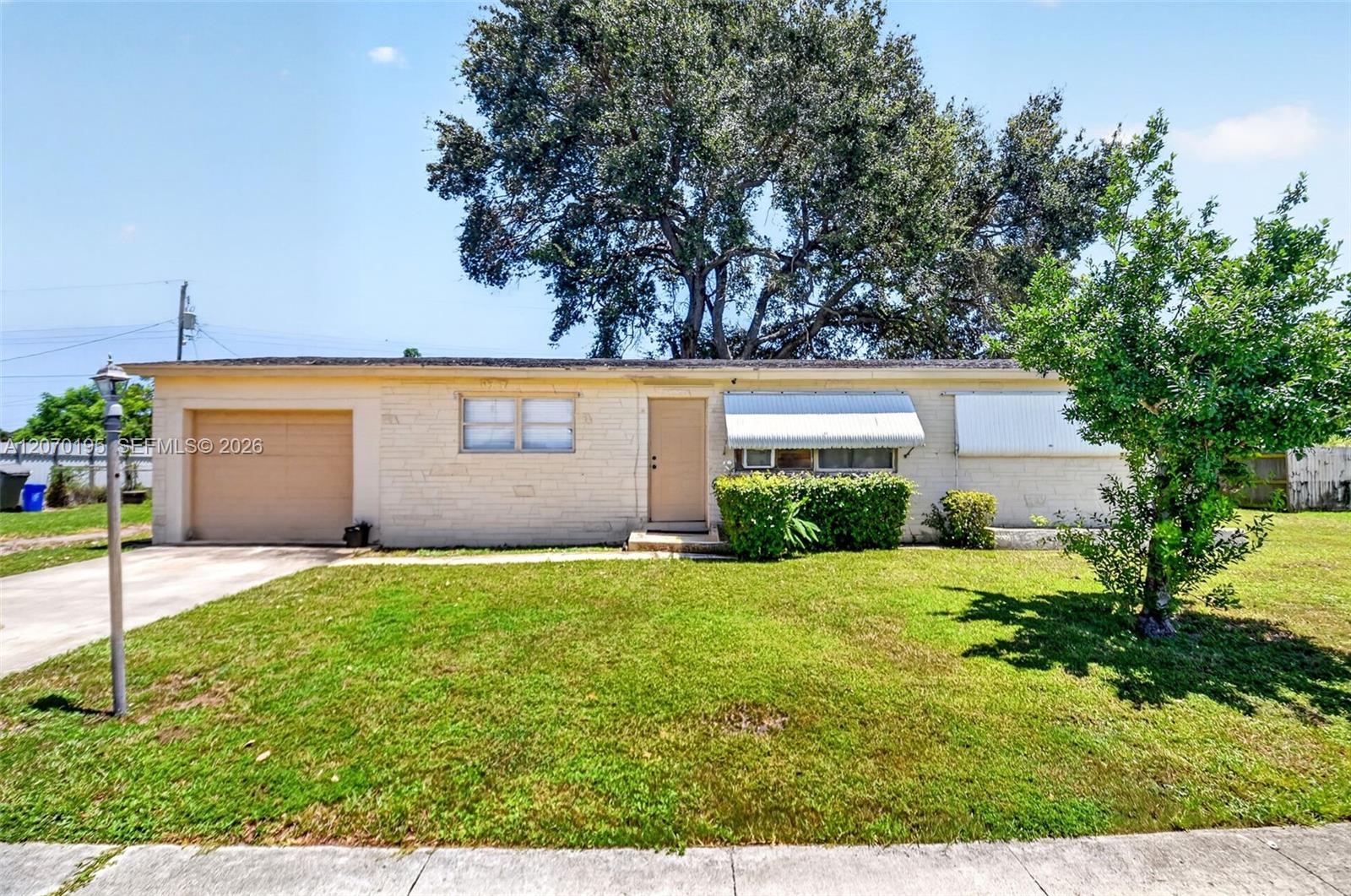 1572 Woodland Avenue